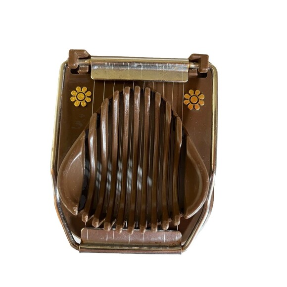 Egg Slicer Brown Plastic Daisy Pattern Stainless Steel 1970s Retro Flower Power - Picture 1 of 6